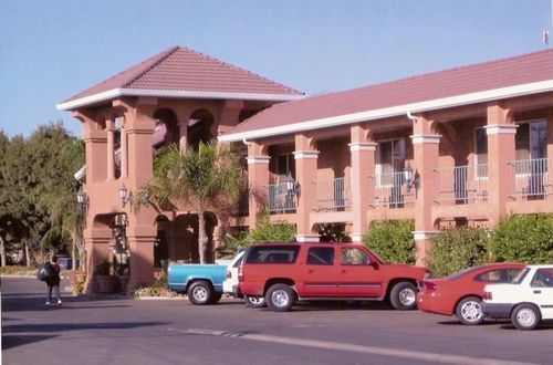 Merced Inn & Suites Exterior photo